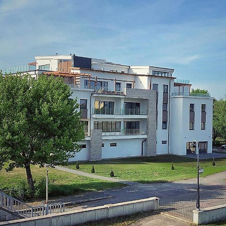 Moment Apartments Ζολνοκ Εξωτερικό φωτογραφία