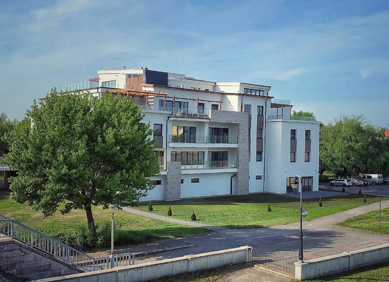 Moment Apartments Ζολνοκ Εξωτερικό φωτογραφία